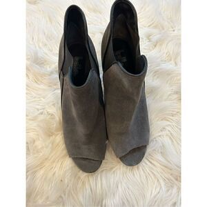 Belle by Sigerson Morrison Vero Cuoio grey suede booties 9.5B